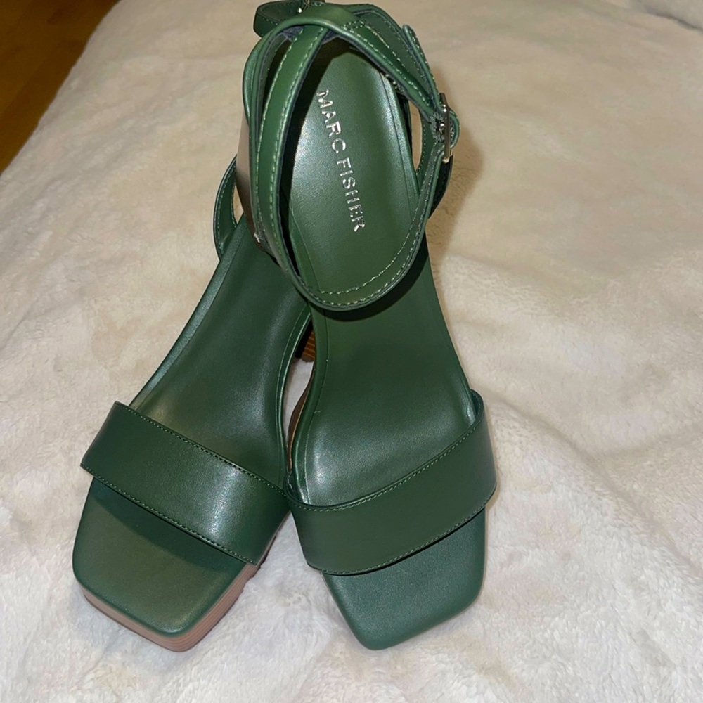 Beautiful heeled sandals 👡